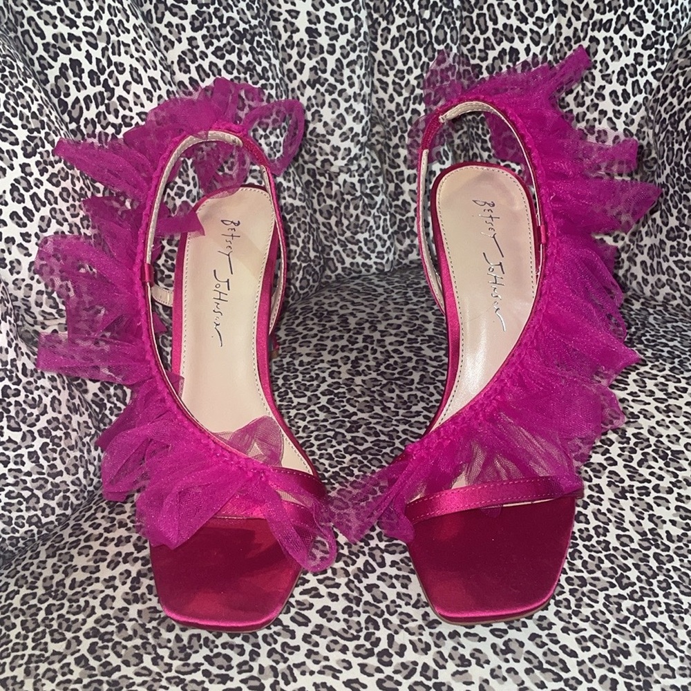 Pink ruffle heels 🩷 - Picture 5 of 9